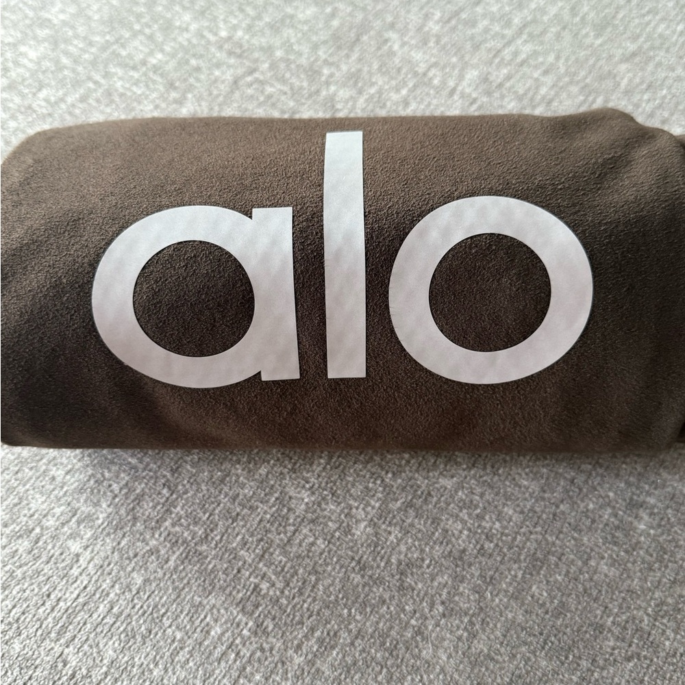 New Alo Yoga Grounded No-Slip Towel Espresso